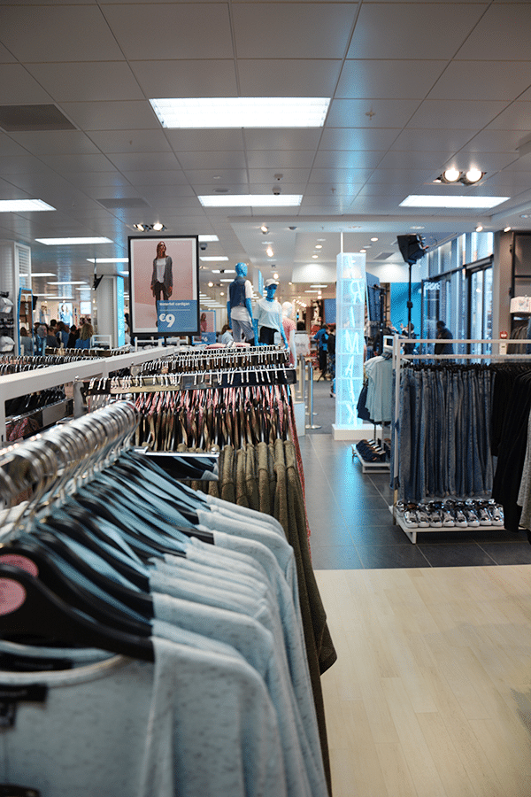 Binnen kijken bij Primark Zwolle