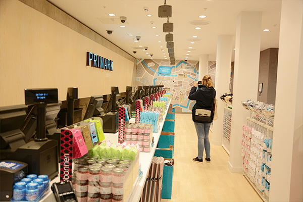 Binnen kijken bij Primark Zwolle